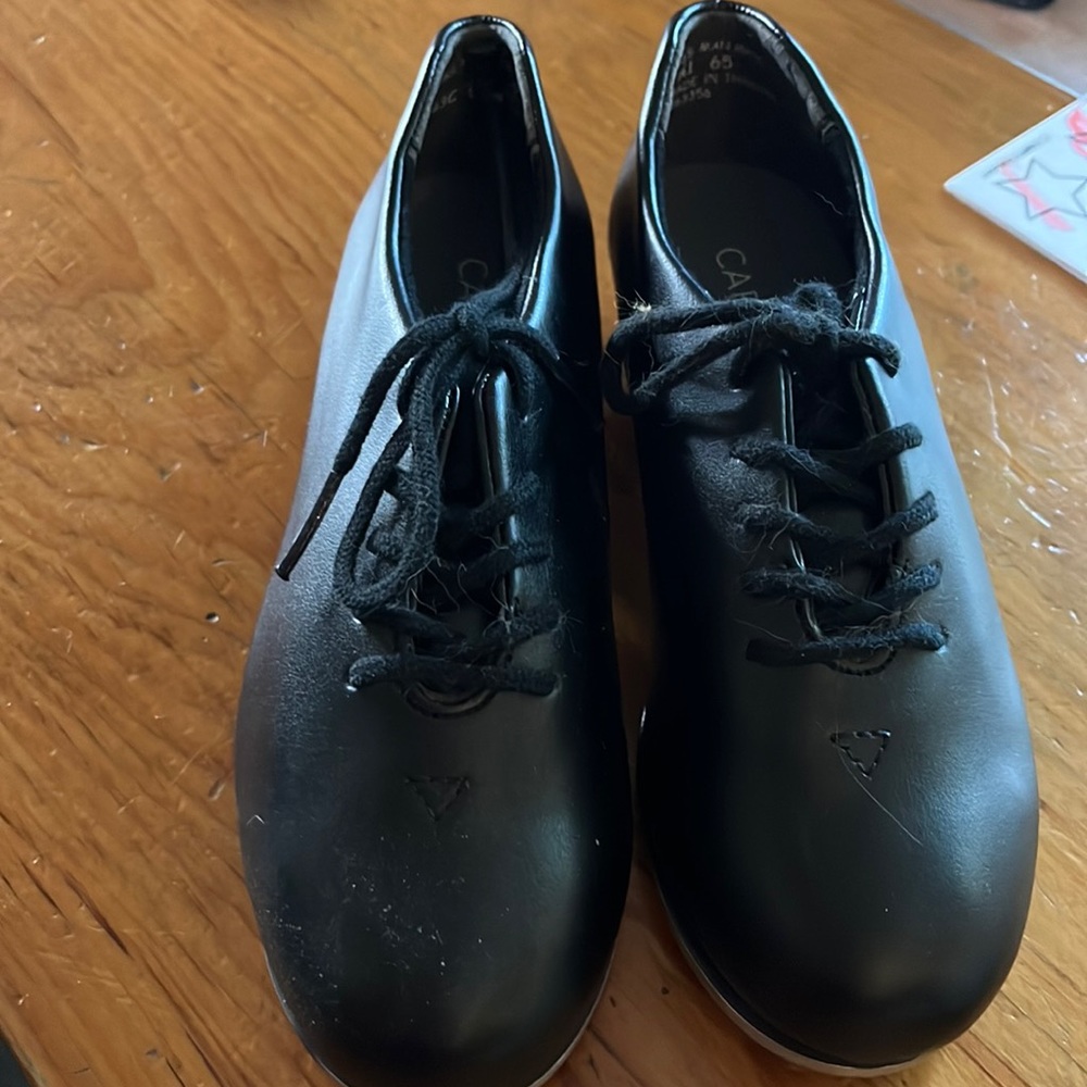 Boys size 1 tap shoes.